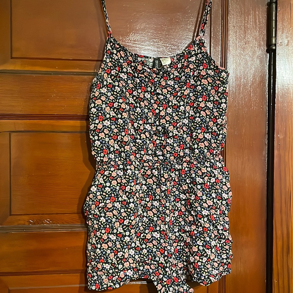 H&M Romper Size 8 - Flower print with pockets